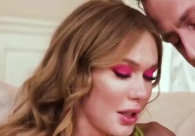 Discover blonde shemale Crystal Thayer's masterful oral skills