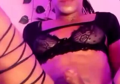 Morena Colombiana de Verga deliciosa se corre en múltiples ocasiones mientras le hablo cochi