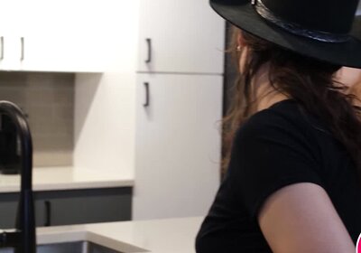 TGIRLS PORN - Cowgirls In The Kitchen
