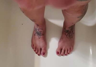 Karina jo cums on feet