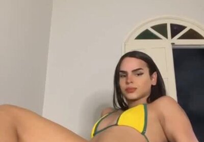 Horny Latina loves Dildo and her dick