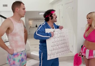 TS cheerdancer shows her talent in front of me