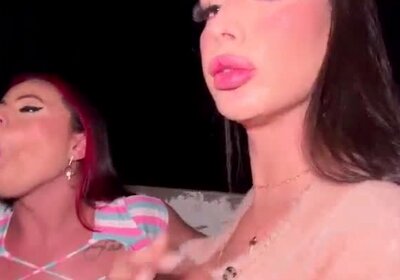 Two Latinas sucking a lot of wood.