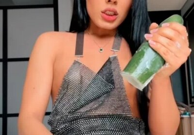Cock-loving Latina Tranny Hits the Cucumber Jackpot