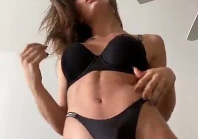 SEXY TS SHOWS OFF BODY STROKES AND CUMS