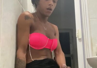 Brazilian TS Beatriz Soares jacking off