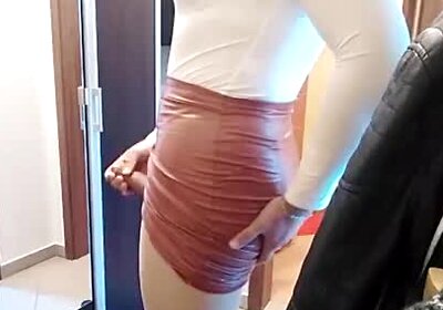 Julie Cox cums in the mirror