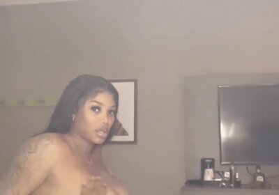 Ebony uses guys face how she wants to