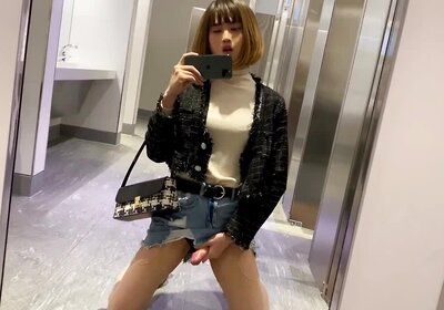 Suki in Toilet