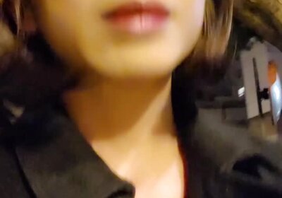 Shemale Ting xuan puts on butt plug while taking a walk