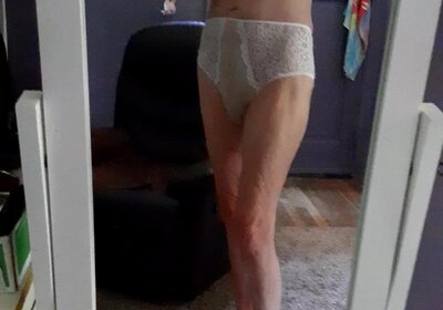 SEXY SLUT LOVES TO PLEASE DAILY.