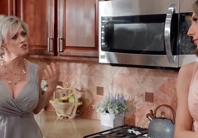 Jade Venus Is Meeting Her Mother-In-Law For The First Time And Her Pussy At The Same Time -