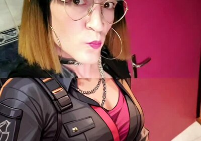 Transvestite Mrs.🤶🏻Claus And Her Big Cock In Miniskirt. VaneSsaBiTCHx PariSChienneTrvprod91