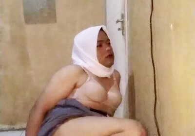 Hijab Waria Wears High School Uniform (Again), Fulfills Her Fans' Wild Fantasies