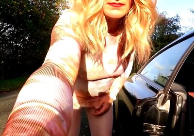 Crossdresser Kellycd2022 out for a drive down the lanes