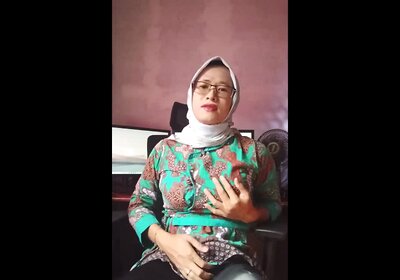 Hijab Shemale Masturbation In The Morning