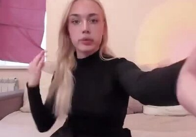 stunning trans beauty gets herself off2