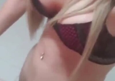 BLONDE HAVING GOOD SEX