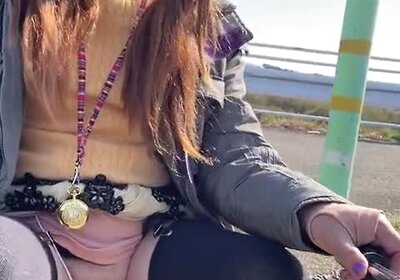 No154 Walking on the bank with tuck exposure