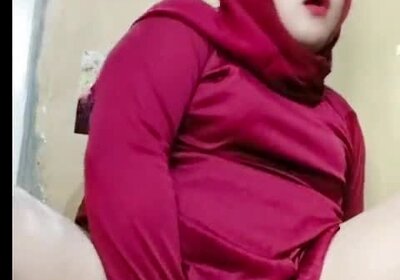 Hijab Transgender Ivvy in Red Outfit Doing Masturbating and Dildo Riding