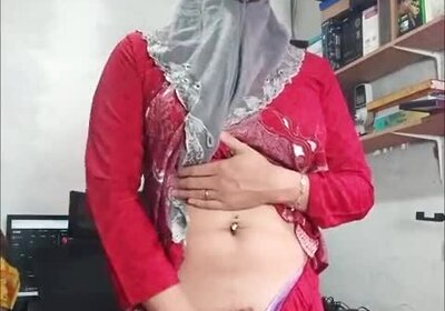 Hijab Ladyboys Cum Masturbating