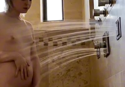 Ella Nude Peeing in the Shower